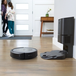 roomba lifestyle Cleans up itself