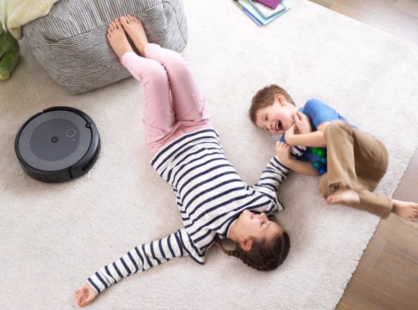 roomba i3 on carpet with kids playing